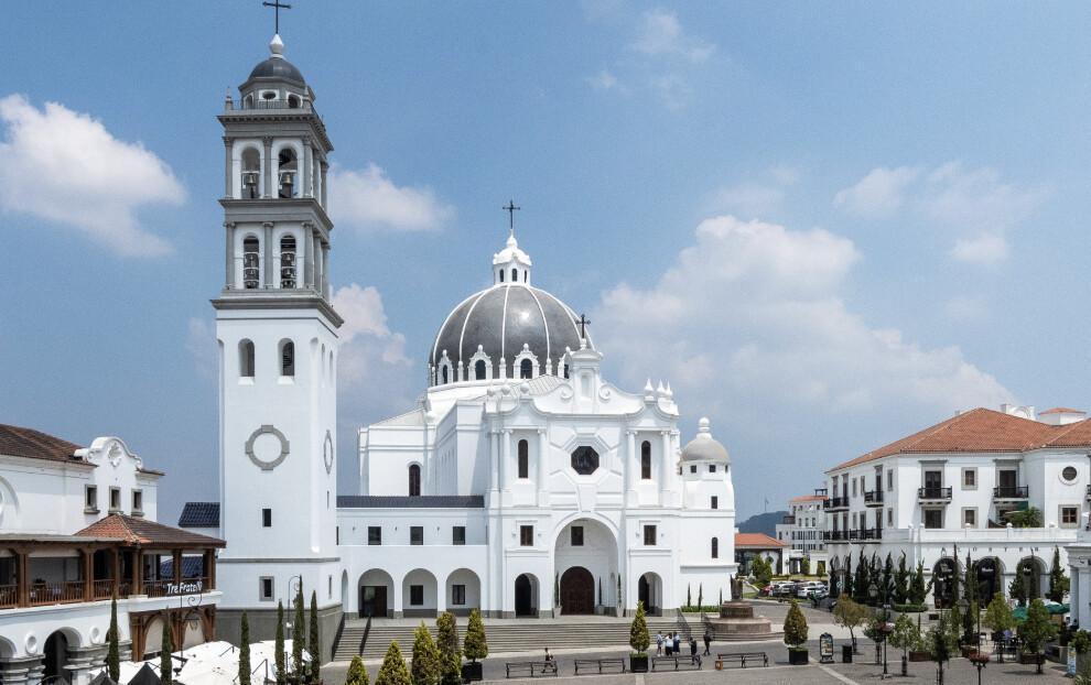Iglesia Santa María Reina de la Familia (Cayalá) — Zona 16. (Jueves de 9.30 a 11)
